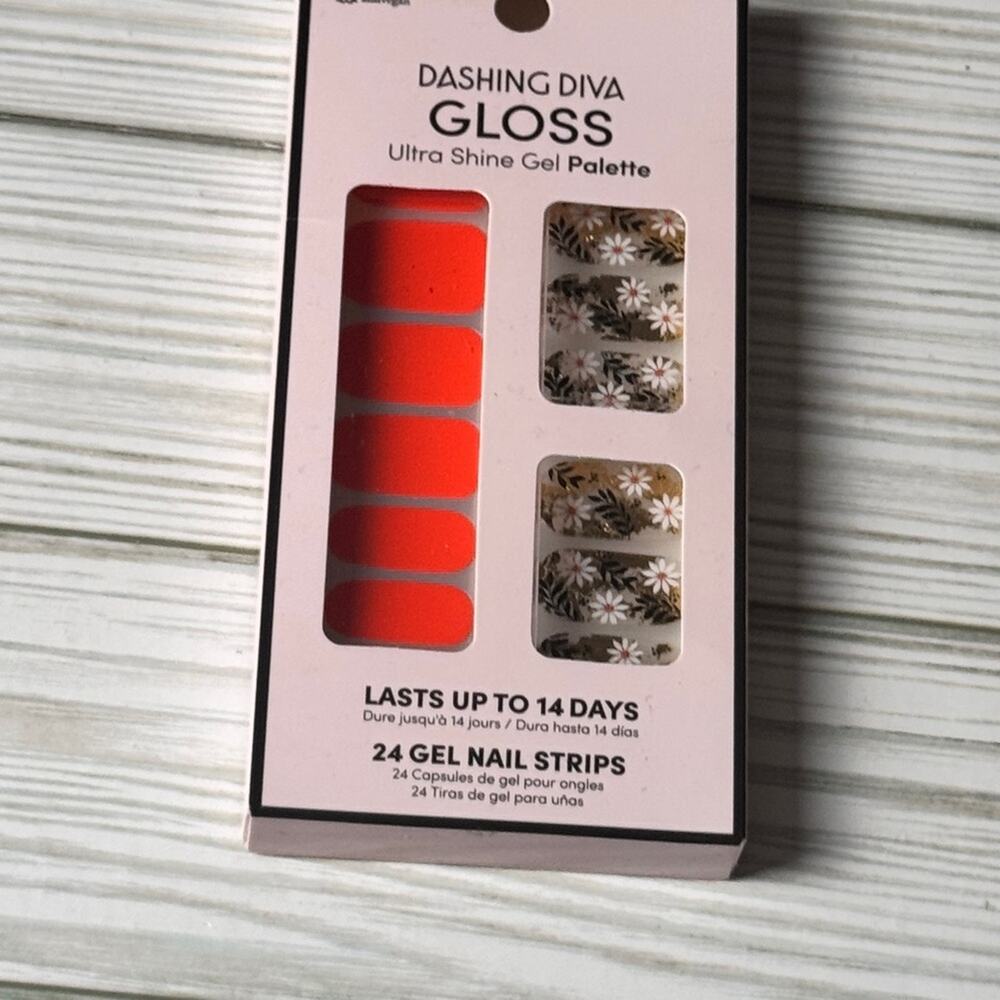Dashing Diva Gloss Ultra Shine Gel Palette 24 Gel Nail Strips